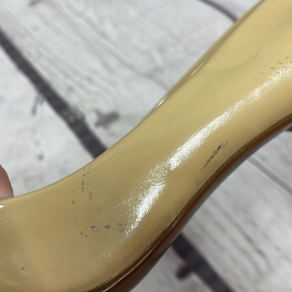 Coach buttery yellow tan patent leather kitten heels shoes - Picture 8 of 11